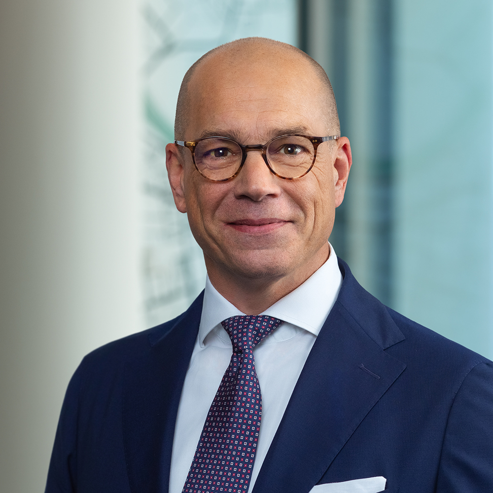 Dr. Tobias Fischer